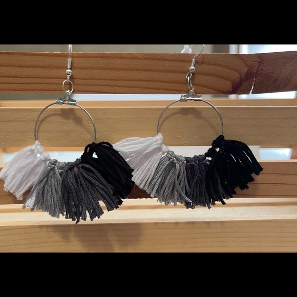 Handmade earrings will go nice with any outfit - Picture 1 of 1